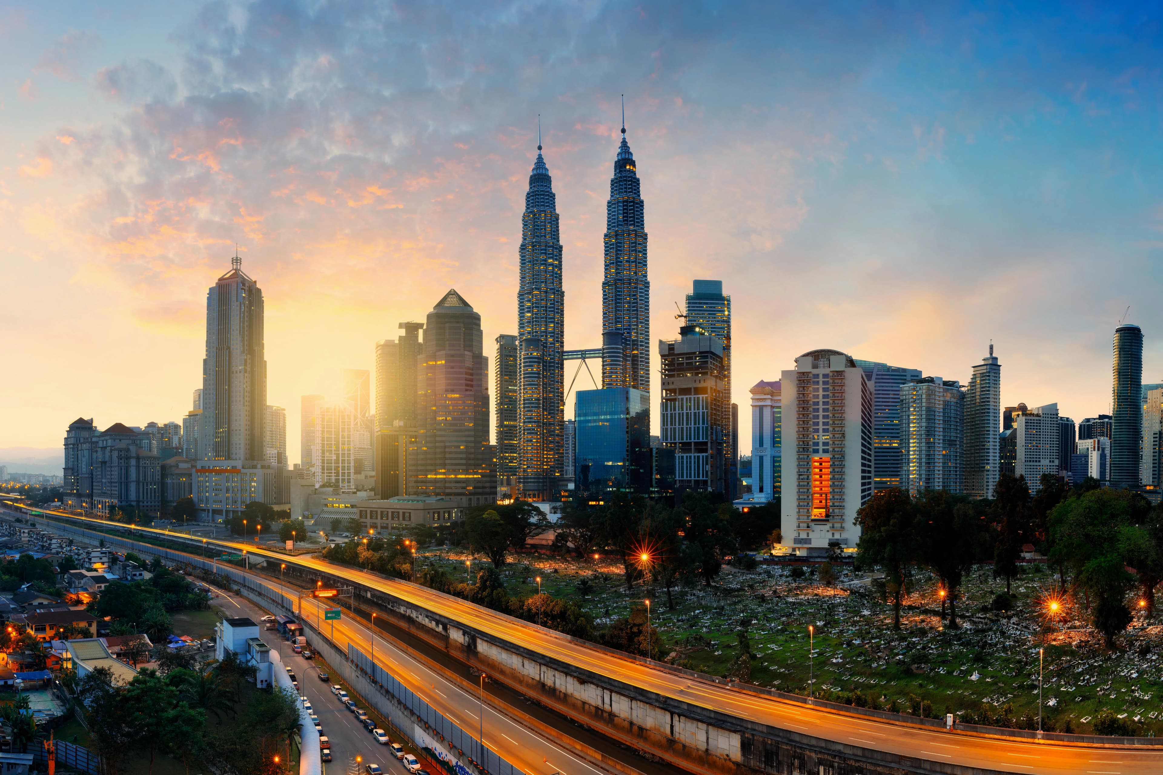 Malaysia Explorer: Urban Icons & Tropical Escapes